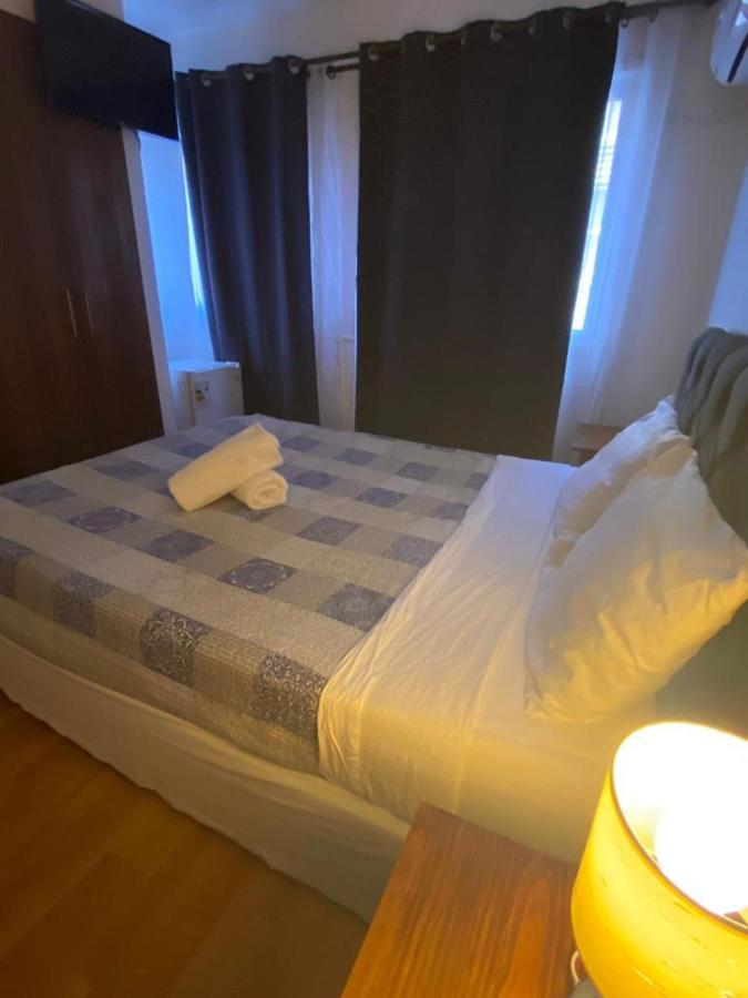 Hotel Parque Forestal Santiago del Cile Esterno foto